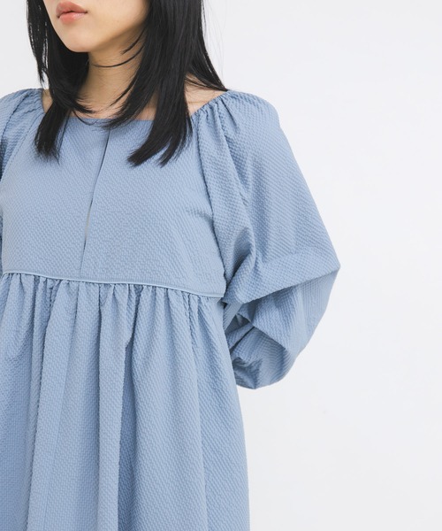 KBF（ケイビーエフ）の「タックスリーブミニワンピース（ワンピース・レディース・アイボリー/ブラック/ブルー・ONE）」の17枚目の写真