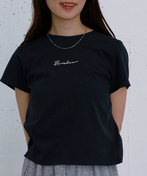 archives(アルシーヴ)の「刺繍コンパクトT(Tシャツ/カットソー・レディース・オフホワイト/ピンク/ブラウン/チャコールグレー・MEDIUM)」の3枚目の写真