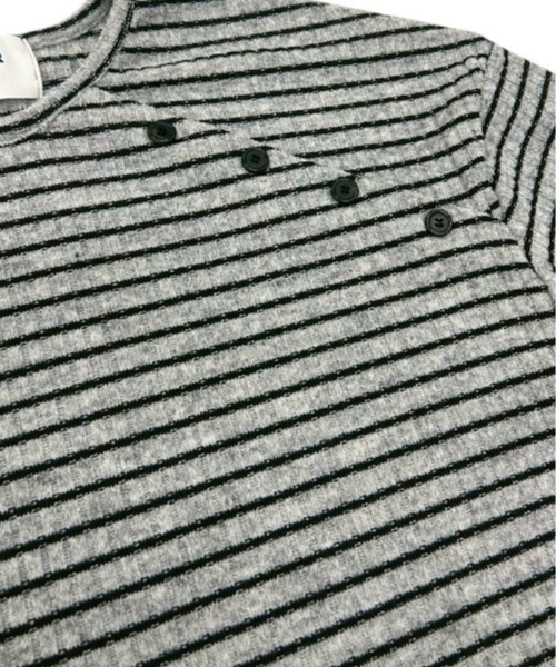 Never mind the XU / Chikashitsu+(ネバーマインド ザ エックスユー / チカシツプラス)の「【nmtc+】diagonal button border long sleeve / 【エヌエムティーシープラス】ダイアゴナルボタンボーダー長袖Tシャツ(Tシャツ/カットソー・メンズ・グレー/チャコール・ONE SIZE)」の5枚目の写真