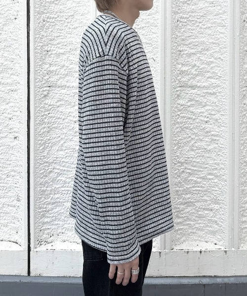 Never mind the XU / Chikashitsu+（ネバーマインド ザ エックスユー / チカシツプラス）の「【nmtc+】diagonal button border long sleeve / 【エヌエムティーシープラス】ダイアゴナルボタンボーダー長袖Ｔシャツ（Tシャツ/カットソー・メンズ・グレー/チャコール・ONE SIZE）」の9枚目の写真