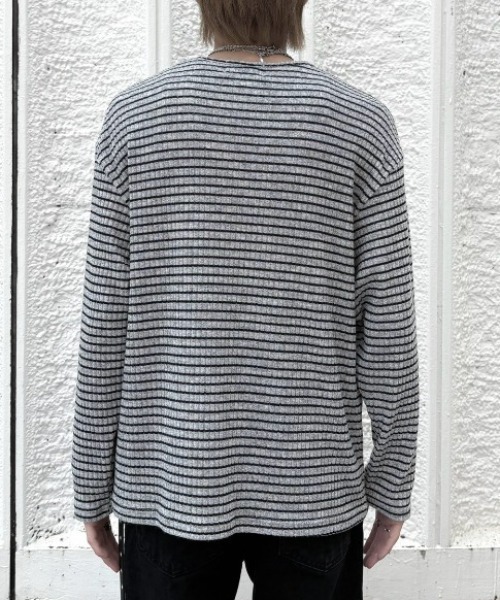 Never mind the XU / Chikashitsu+（ネバーマインド ザ エックスユー / チカシツプラス）の「【nmtc+】diagonal button border long sleeve / 【エヌエムティーシープラス】ダイアゴナルボタンボーダー長袖Ｔシャツ（Tシャツ/カットソー・メンズ・グレー/チャコール・ONE SIZE）」の10枚目の写真