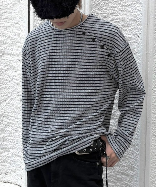 Never mind the XU / Chikashitsu+（ネバーマインド ザ エックスユー / チカシツプラス）の「【nmtc+】diagonal button border long sleeve / 【エヌエムティーシープラス】ダイアゴナルボタンボーダー長袖Ｔシャツ（Tシャツ/カットソー・メンズ・グレー/チャコール・ONE SIZE）」の6枚目の写真