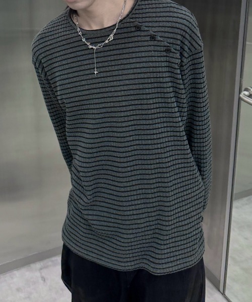 Never mind the XU / Chikashitsu+（ネバーマインド ザ エックスユー / チカシツプラス）の「【nmtc+】diagonal button border long sleeve / 【エヌエムティーシープラス】ダイアゴナルボタンボーダー長袖Ｔシャツ（Tシャツ/カットソー・メンズ・グレー/チャコール・ONE SIZE）」の13枚目の写真