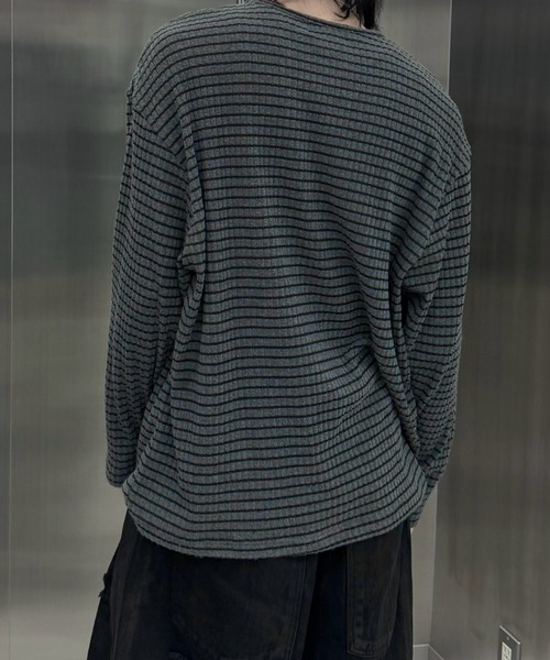 Never mind the XU / Chikashitsu+（ネバーマインド ザ エックスユー / チカシツプラス）の「【nmtc+】diagonal button border long sleeve / 【エヌエムティーシープラス】ダイアゴナルボタンボーダー長袖Ｔシャツ（Tシャツ/カットソー・メンズ・グレー/チャコール・ONE SIZE）」の16枚目の写真