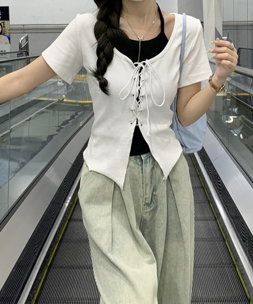 SpRay(スプレイ)の「【1枚でおしゃれ完成/時短】レースアップフェイクレイヤードトップス(Tシャツ/カットソー・レディース・ブラック/ベージュ/ブラウン/サックスブルー/ピンク/イエロー/ライトグリーン/アイボリー/ボルドー・FREE)」の16枚目の写真