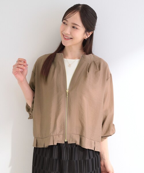 SHOO・LA・RUE(シューラルー)の「【洗濯機可/UV/S-LL】程よい透け感 襟元タック シアーブルゾン(ブルゾン・レディース・ブラウン系/オフホワイト/ブラック/オレンジ系・01/02/03/04)」の14枚目の写真