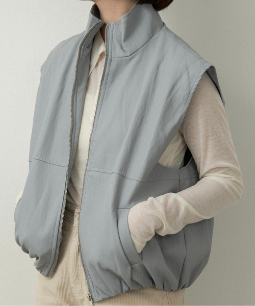 lawgy(ラウジー)の「stand neck zip front panel vest / スタンドネックジップフロントパネルベスト(ベスト・レディース・ライトブルー/ベージュ・FREE)」の10枚目の写真