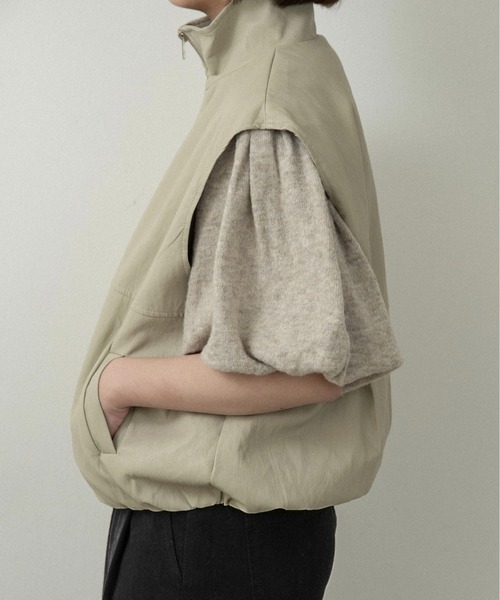 lawgy(ラウジー)の「stand neck zip front panel vest / スタンドネックジップフロントパネルベスト(ベスト・レディース・ライトブルー/ベージュ・FREE)」の11枚目の写真
