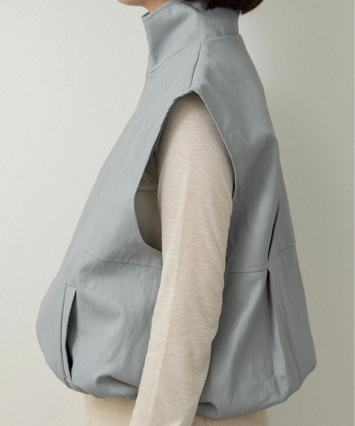 lawgy(ラウジー)の「stand neck zip front panel vest / スタンドネックジップフロントパネルベスト(ベスト・レディース・ライトブルー/ベージュ・FREE)」の12枚目の写真