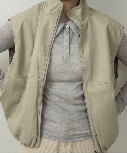 lawgy(ラウジー)の「stand neck zip front panel vest / スタンドネックジップフロントパネルベスト(ベスト・レディース・ライトブルー/ベージュ・FREE)」の5枚目の写真