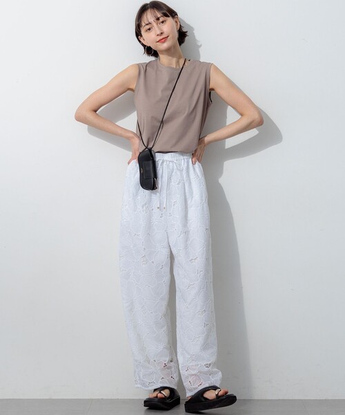 23区 S(ニジュウサンクチイサイサイズ)の「ハイエンド スリーブレス Tシャツ(Tシャツ/カットソー・レディース・ダークブラウン系/ホワイト系/ブラック系・32)」の19枚目の写真