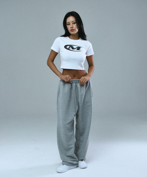 MIHAK(ミハク)の「モーションビッグロゴクロップTシャツ(ホワイト)(Tシャツ/カットソー・レディース・その他・1/2)」の4枚目の写真
