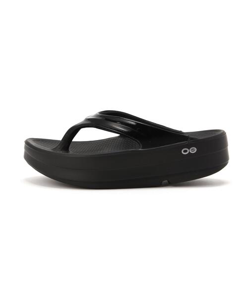 OOFOS(ウーフォス)の「【OOFOS / ウーフォス】OOmega-Black(サンダル・レディース・ブラック/ベージュ・24.0cm/23.0cm)」の3枚目の写真
