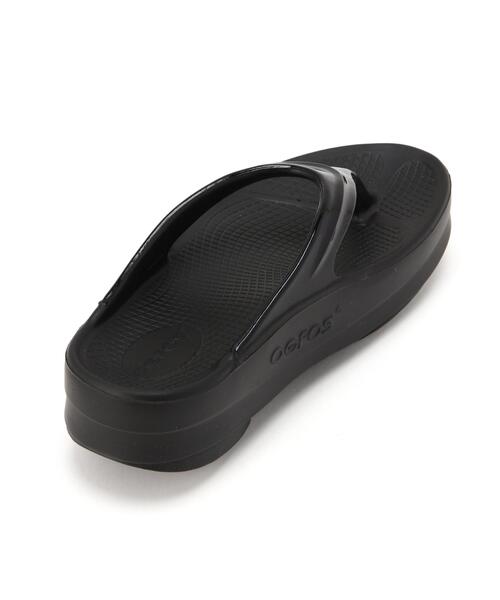OOFOS(ウーフォス)の「【OOFOS / ウーフォス】OOmega-Black(サンダル・レディース・ブラック/ベージュ・24.0cm/23.0cm)」の4枚目の写真