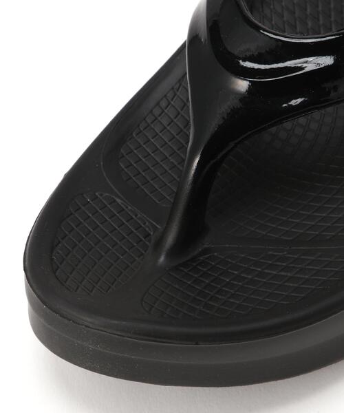 OOFOS(ウーフォス)の「【OOFOS / ウーフォス】OOmega-Black(サンダル・レディース・ブラック/ベージュ・24.0cm/23.0cm)」の5枚目の写真