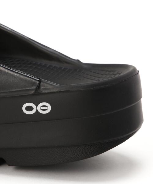 OOFOS(ウーフォス)の「【OOFOS / ウーフォス】OOmega-Black(サンダル・レディース・ブラック/ベージュ・24.0cm/23.0cm)」の6枚目の写真