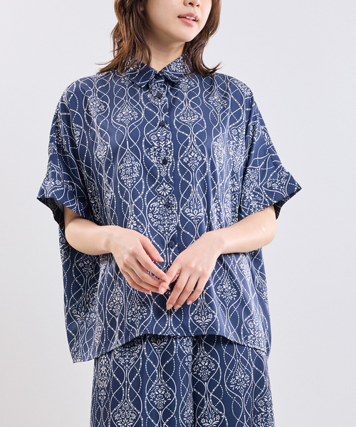 NARACAMICIE（ナラカミーチェ）の「【NARACAMICIE】ラインタイル柄半袖シャツ（シャツ/ブラウス・レディース・ホワイト/ブルー・M/L）」の2枚目の写真