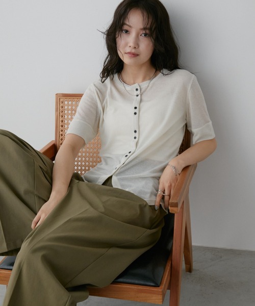 Aunt Marie's(アントマリーズ)の「ランダムボタンシアーハーフスリーブカーディガン(Tシャツ/カットソー・レディース・ブルー/ブラック/アイボリー・FREE)」の6枚目の写真