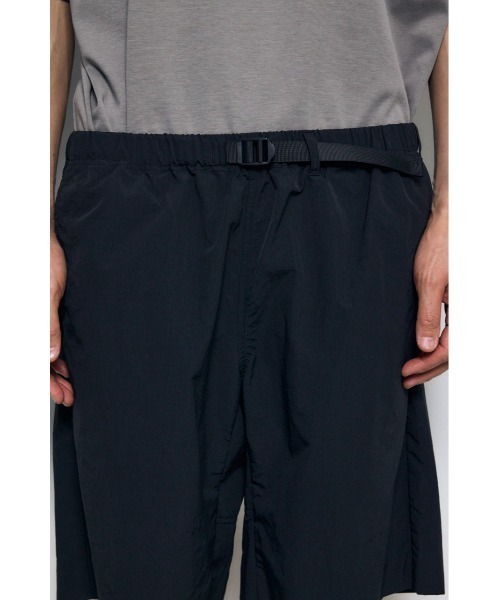 AZUL by moussy（アズールバイマウジー）の「リバーショートパンツ（スラックス・メンズ・ブラック/パープル・MEDIUM/LARGE）」の9枚目の写真