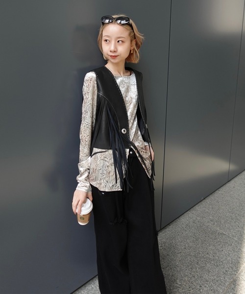 Ameri(アメリ)の「WESTERN FRINGE SYNTHETIC LEATHER VEST(ベスト・レディース・ブラック・FREE)」の2枚目の写真