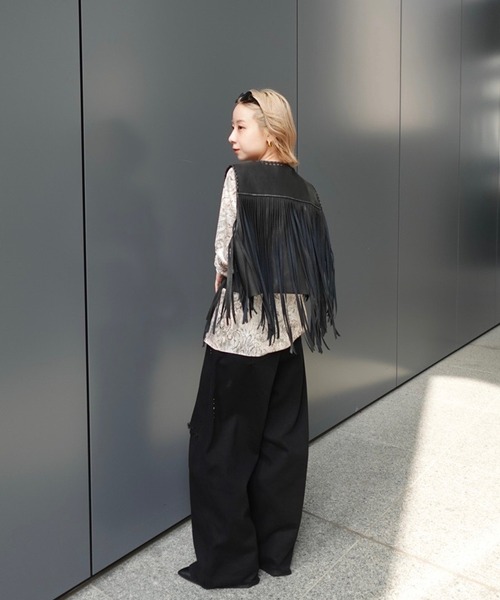 Ameri(アメリ)の「WESTERN FRINGE SYNTHETIC LEATHER VEST(ベスト・レディース・ブラック・FREE)」の3枚目の写真