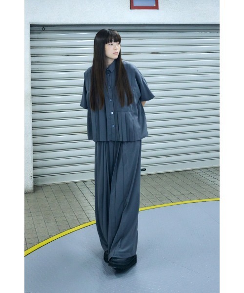 ENFOLD（エンフォルド）の「BOX PLEATS WIDE-PANTS（スラックス・レディース・ブラック/グレー・38/36/34）」の4枚目の写真