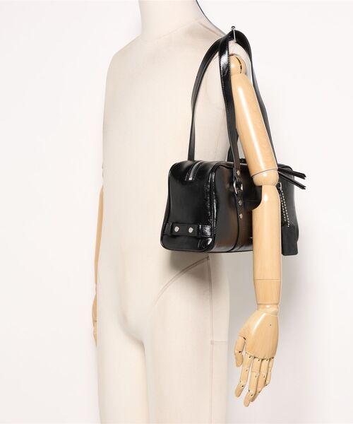 CHARLES & KEITH(チャールズ & キース)の「Tatiana タチアナ スタッズ ショルダーバッグ(ショルダーバッグ・レディース・スミクロ・M)」の2枚目の写真