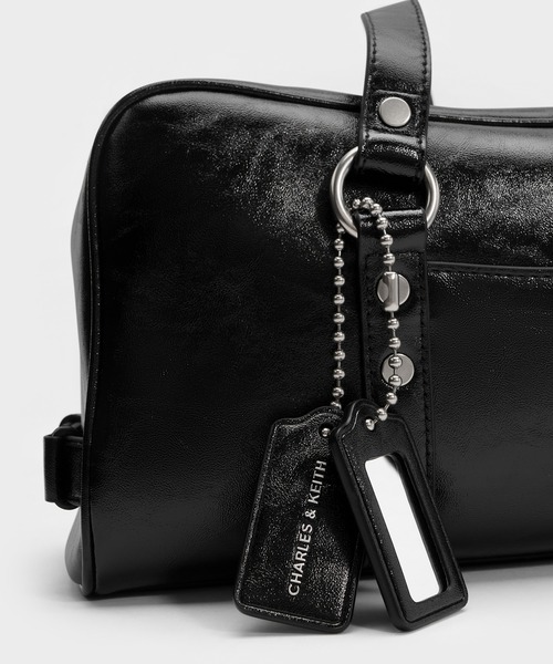 CHARLES & KEITH(チャールズ & キース)の「Tatiana タチアナ スタッズ ショルダーバッグ(ショルダーバッグ・レディース・スミクロ・M)」の4枚目の写真