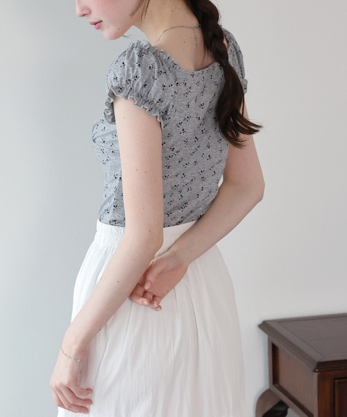 BLUEEAST(ブルーイースト)の「フラワー柄フリルリボンカットソー(Tシャツ/カットソー・レディース・ホワイト/グレー/イエロー・MEDIUM)」の6枚目の写真