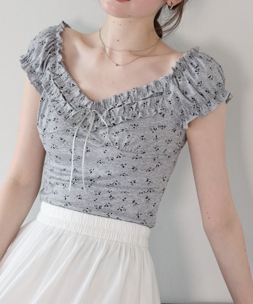 BLUEEAST(ブルーイースト)の「フラワー柄フリルリボンカットソー(Tシャツ/カットソー・レディース・ホワイト/グレー/イエロー・MEDIUM)」の5枚目の写真
