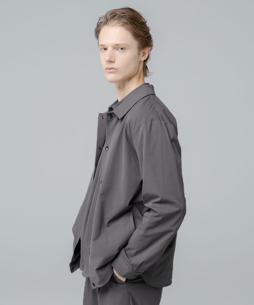 SPU(スプ)の「【セットアップ対応】 多機能素材ナイロン 【URBAN FLEXOR】 【防しわ、ストレッチ、ウォッシャブル、抗ピリング】 Snap-Button Essential Coach Jacket(ナイロンジャケット・メンズ・グレイッシュベージュ/チャコール/ブラック/ネイビー・S/M/L/XL)」の22枚目の写真