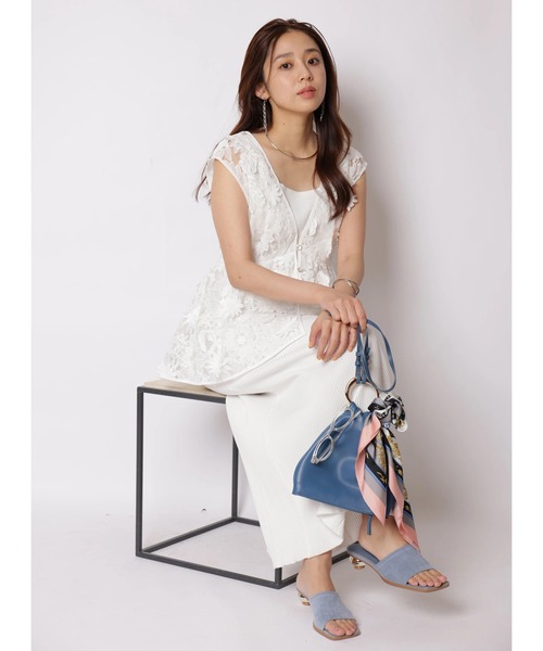 JUSGLITTY(ジャスグリッティー)の「スクエアノースリニットワンピース(ワンピース・レディース・ホワイト/ブラック・2/1)」の17枚目の写真
