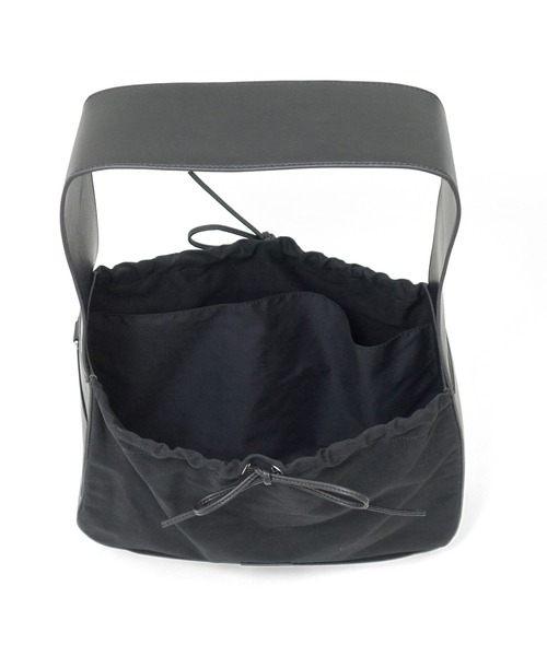 RT;ESKA(アールティーエスカ)の「RT;ESKA(アールティーエスカ) / Shape Tote - Circle(トートバッグ・レディース・ブラック/アイボリー・FREE)」の7枚目の写真
