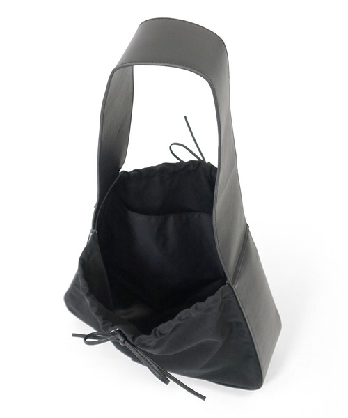 RT;ESKA(アールティーエスカ)の「RT;ESKA(アールティーエスカ) / Shape Tote - Circle(トートバッグ・レディース・ブラック/アイボリー・FREE)」の8枚目の写真