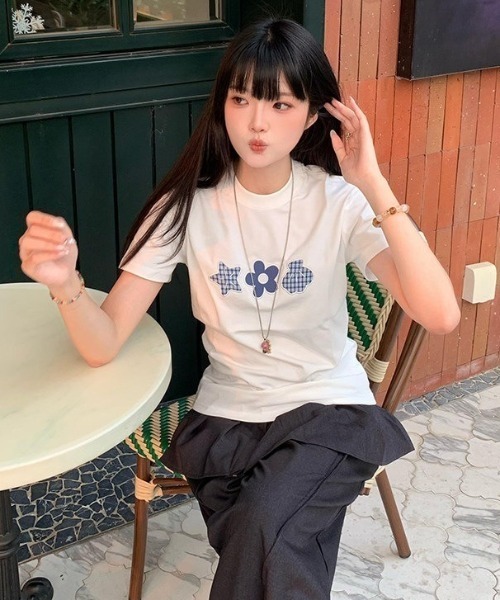 SHEPP(シープ)の「アニマル×フラワープリント クルーネック半袖Tシャツ(Tシャツ/カットソー・レディース・ホワイト・L/M)」の1枚目の写真