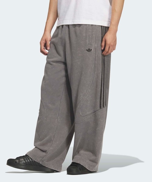 adidas（アディダス）の「TG スウェット パンツ / アディダスオリジナルス adidas Originals（その他パンツ・メンズ・グレー・XX-LARGE/XX-SMALL/3XL/4XL/LARGE/MEDIUM/SMALL/X-LARGE/X-SMALL）」の3枚目の写真
