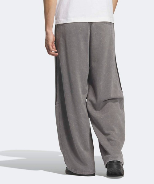 adidas（アディダス）の「TG スウェット パンツ / アディダスオリジナルス adidas Originals（その他パンツ・メンズ・グレー・XX-LARGE/XX-SMALL/3XL/4XL/LARGE/MEDIUM/SMALL/X-LARGE/X-SMALL）」の4枚目の写真