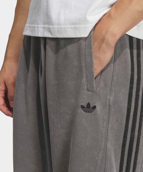 adidas（アディダス）の「TG スウェット パンツ / アディダスオリジナルス adidas Originals（その他パンツ・メンズ・グレー・XX-LARGE/XX-SMALL/3XL/4XL/LARGE/MEDIUM/SMALL/X-LARGE/X-SMALL）」の5枚目の写真