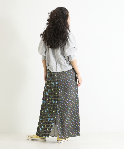 Freada(フリーダ)の「Freada/フリーダ 花柄サテンスカート(スカート・レディース・ブラック/オフホワイト・ONE SIZE)」の5枚目の写真
