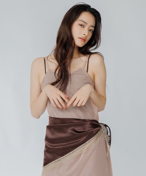 SENEE(セニー)の「tulle drape cami onepiece(チュールドレープキャミワンピース)(ワンピース・レディース・ピンクベージュ/ブラック・MEDIUM/SMALL)」の13枚目の写真
