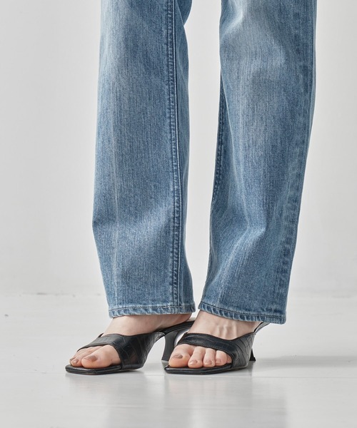 YANUK(ヤヌーク)の「【YANUK/ヤヌーク】ANNETTE(Slim Straight) FUB(デニムパンツ・レディース・ライトブルー・23.0cm/24.0cm/25.0cm/26.0cm)」の4枚目の写真