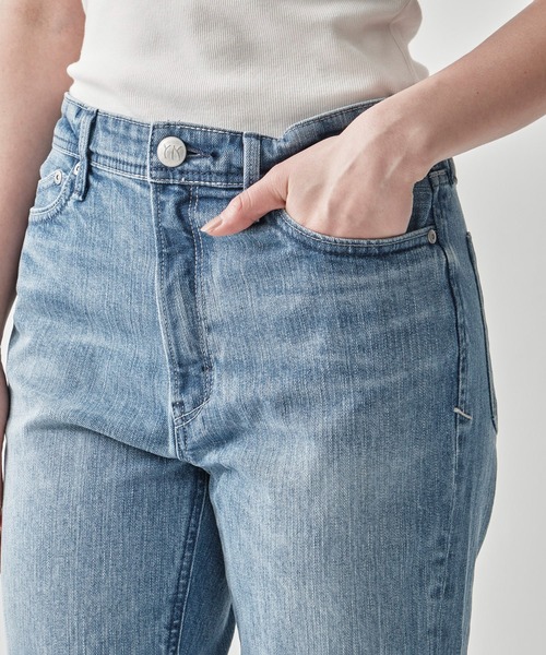 YANUK(ヤヌーク)の「【YANUK/ヤヌーク】ANNETTE(Slim Straight) FUB(デニムパンツ・レディース・ライトブルー・23.0cm/24.0cm/25.0cm/26.0cm)」の5枚目の写真