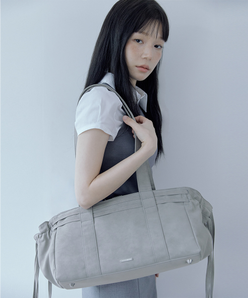 Miseki SEOUL（ミセキソウル）の「[ミセキソウルXキホ] ストリングスクエアショルダーバッグ グレー（ショルダーバッグ・レディース・その他・OS）」の4枚目の写真
