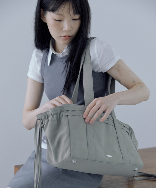 Miseki SEOUL（ミセキソウル）の「[ミセキソウルXキホ] ストリングスクエアショルダーバッグ グレー（ショルダーバッグ・レディース・その他・OS）」の6枚目の写真