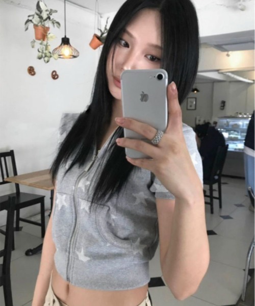 AVYL(アヴィル)の「スタープリント パフスリーブ半袖ZIPパーカー(パーカー・レディース・グレー・M)」の7枚目の写真
