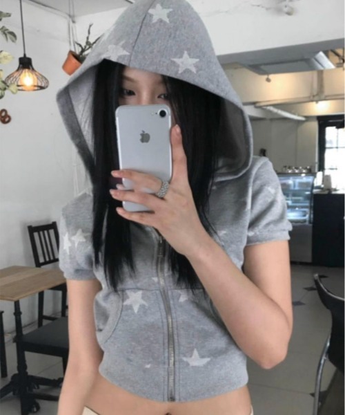 AVYL(アヴィル)の「スタープリント パフスリーブ半袖ZIPパーカー(パーカー・レディース・グレー・M)」の6枚目の写真