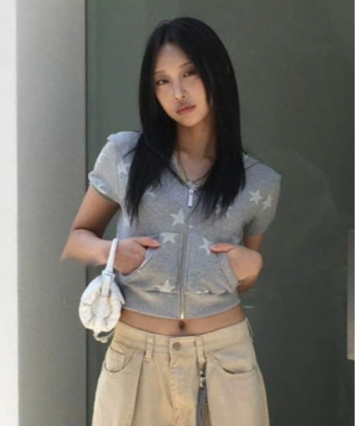AVYL(アヴィル)の「スタープリント パフスリーブ半袖ZIPパーカー(パーカー・レディース・グレー・M)」の10枚目の写真