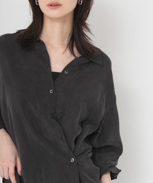 URBAN RESEARCH(アーバンリサーチ)の「キュプラ2wayシャツ(シャツ/ブラウス・レディース・チャコールグレー/ブラウン/ブルー系その他/オフホワイト・FREE)」の3枚目の写真