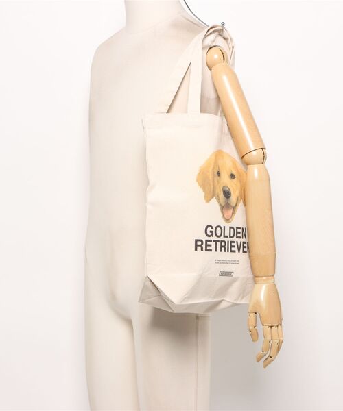 Moftique(モフティック)の「Moftique(モフティック) トートバッグ キャンバス マチ有 生成り ゴールデンレトリバー 犬 アニマルプリント Mサイズ(トートバッグ・レディース・ナチュラル・FREE)」の6枚目の写真