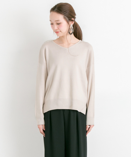 URBAN RESEARCH（アーバンリサーチ）の「UR 総針Vネックニットプルオーバー（ニット/セーター・レディース・ネイビー/ベージュ/ピンク/ブルー・FREE）」の17枚目の写真